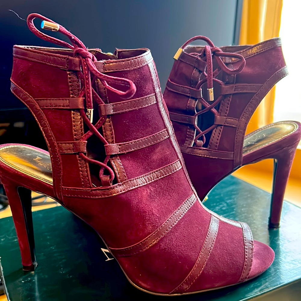Burgundy suede booties with leather stripes